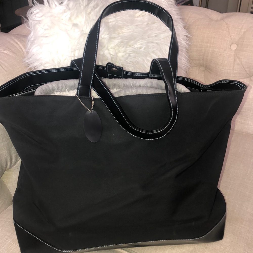 Black tote bag